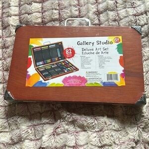 Gallery Studio Deluxe Art Set  82 pcs plus book